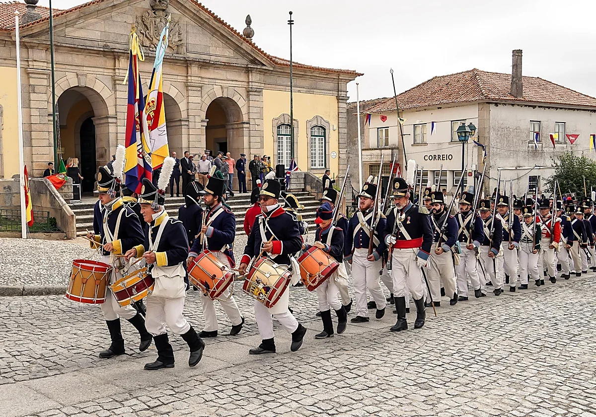 Recreación histórica anual de la Batalla de Arapiles: tropas con uniformes napoleónicos